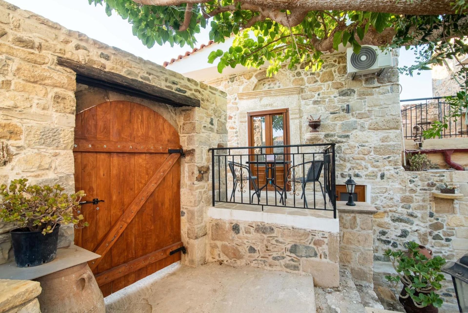 Stone House Elefteria Near Matala Beach Petrokefálion Exteriör bild
